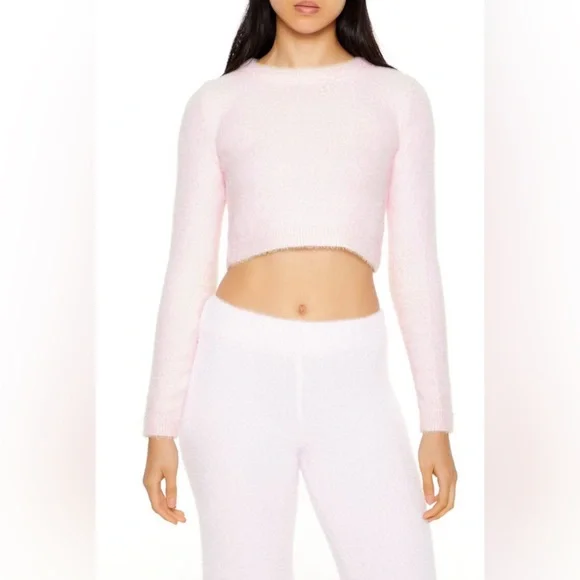 NWT Forever 21 fuzzy two-piece set in the color blossom 🌸 - Picture 2 of 7